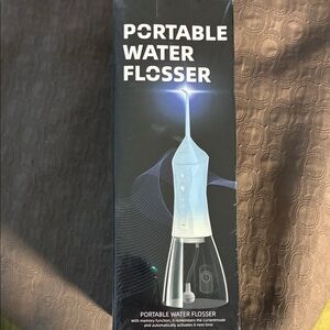 Portable Water Flosser in Black and White Seapeoa oral irrigator